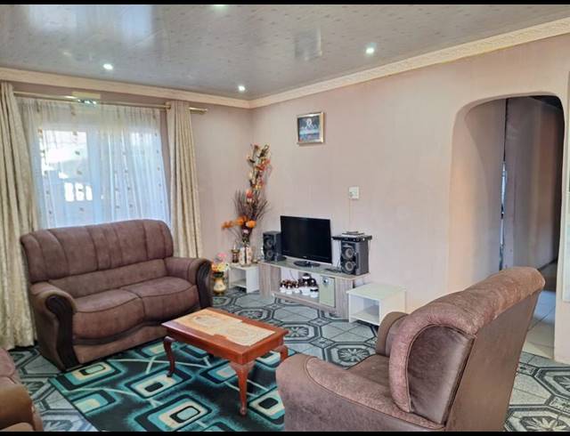 3 BEDROOM HOUSE FOR SALE IN CRAIGIEBURN